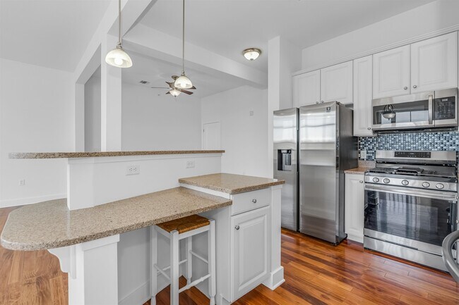 Building Photo - 55 Mallory Ave