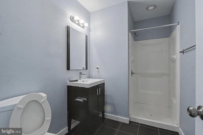 Building Photo - 1515 W Oxford St