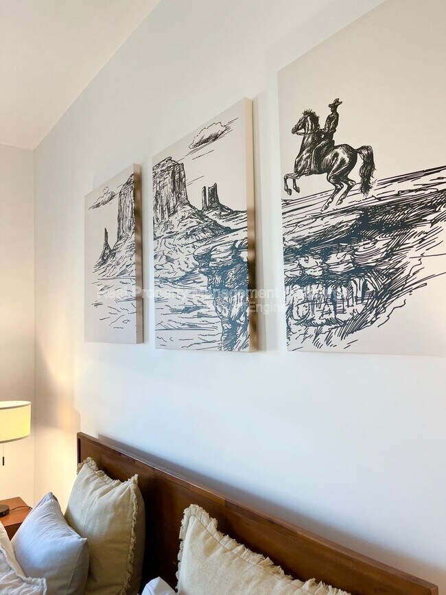 Building Photo - 2019 E Beckert Ave