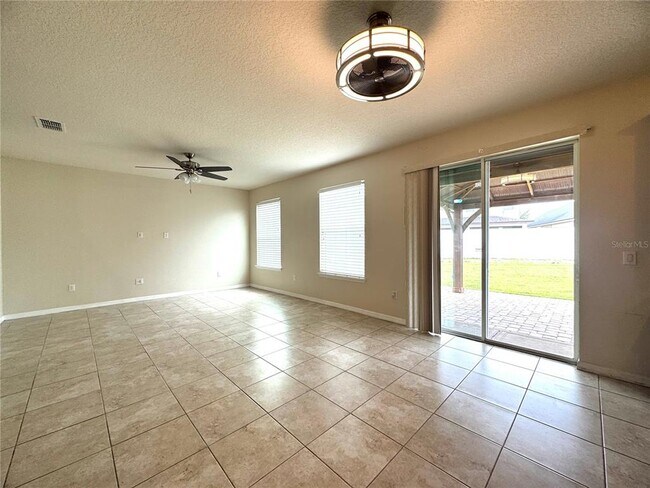 Building Photo - 2504 Amati Dr