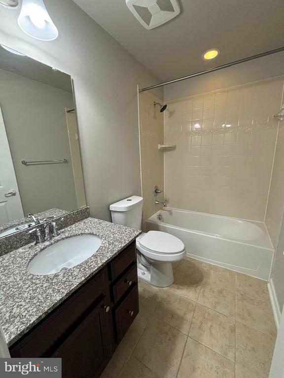 Building Photo - 115 Chamomile Ct