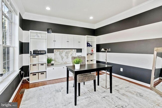 Building Photo - Tenant is in process of moving. Excuse us for the mess. the house will be completely ready once t...