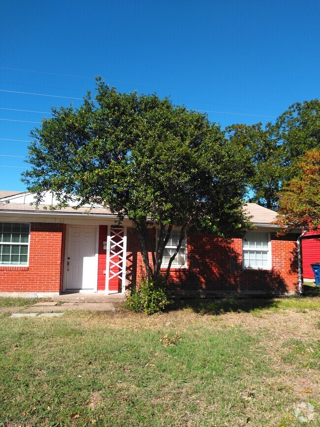 Building Photo - 2225 El Capitan Dr