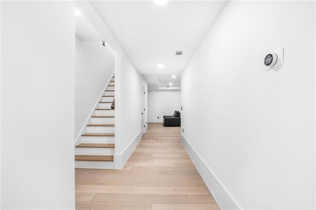 Building Photo - 507 Karen Ln