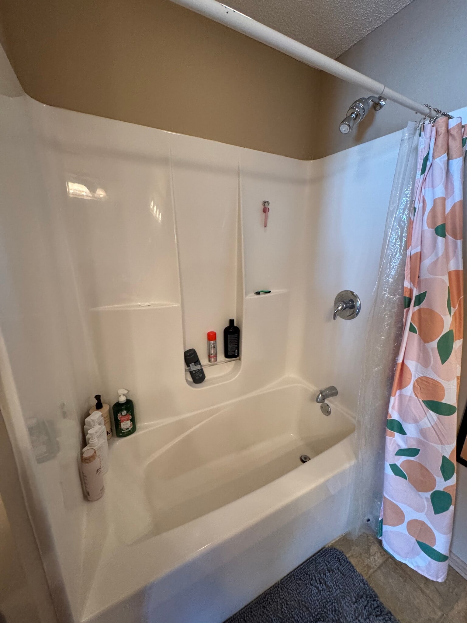 Master Bathroom Tub/Shower - 2156 Willow Trail