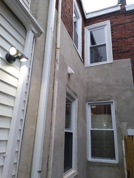 Building Photo - 2054 Ann St