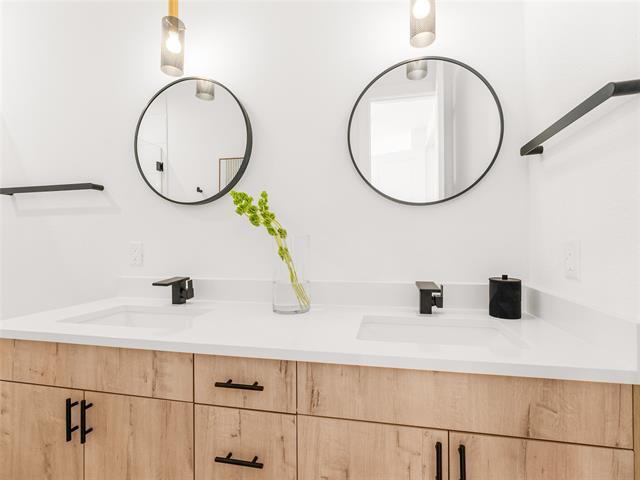 Building Photo - 2015 N Prairie Ave