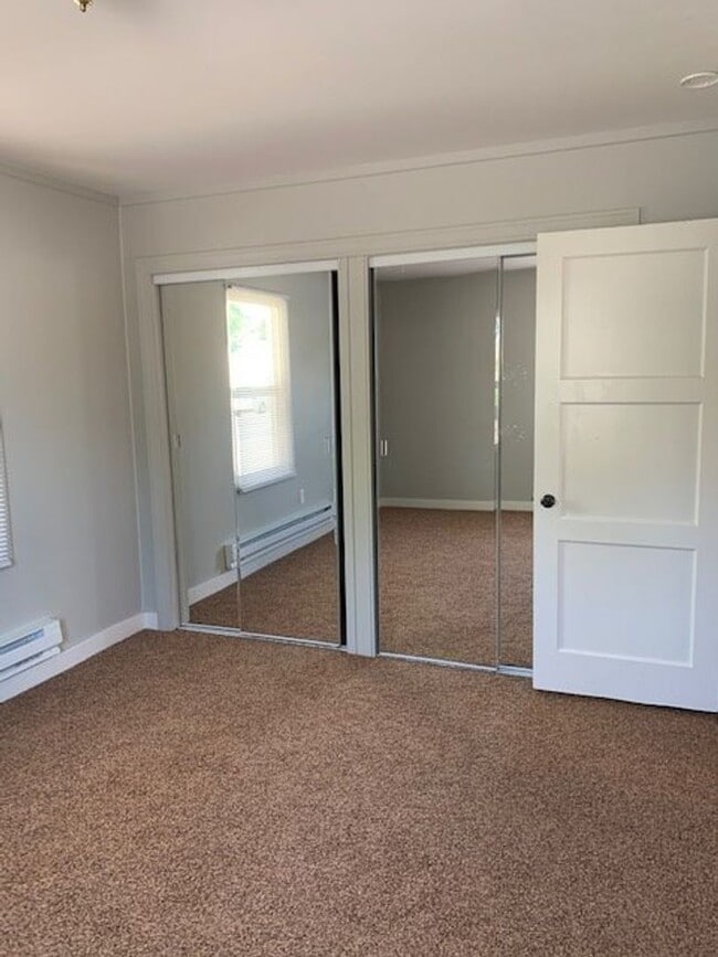 Building Photo - 3 bd., 2 bath remodeled Duplex