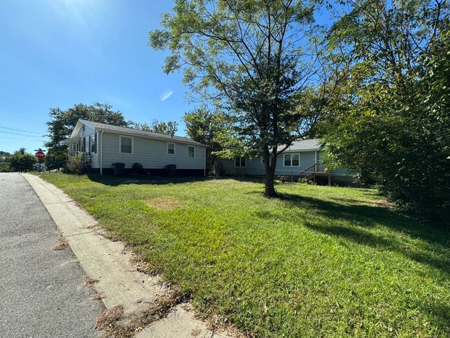 Building Photo - Cozy 3 Bedroom Downtown Apex Home