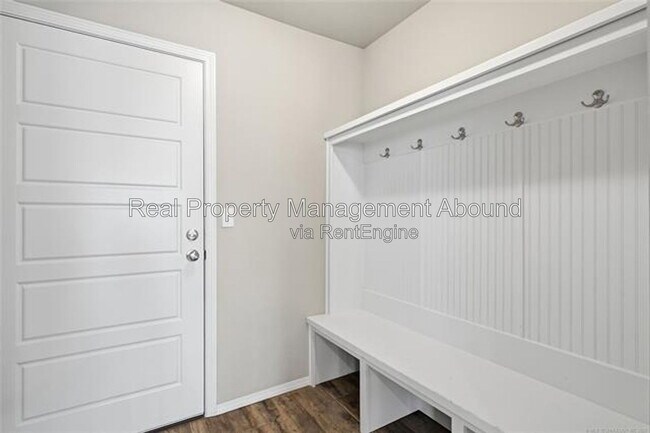 Building Photo - 3706 S 13th Pl