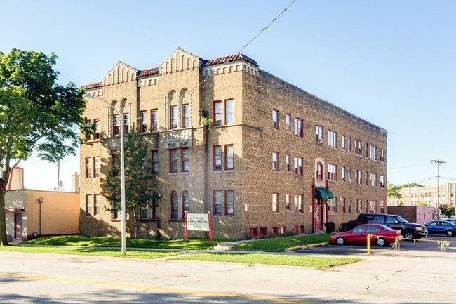 Building Photo - 2021-2027 W Atkinson Ave