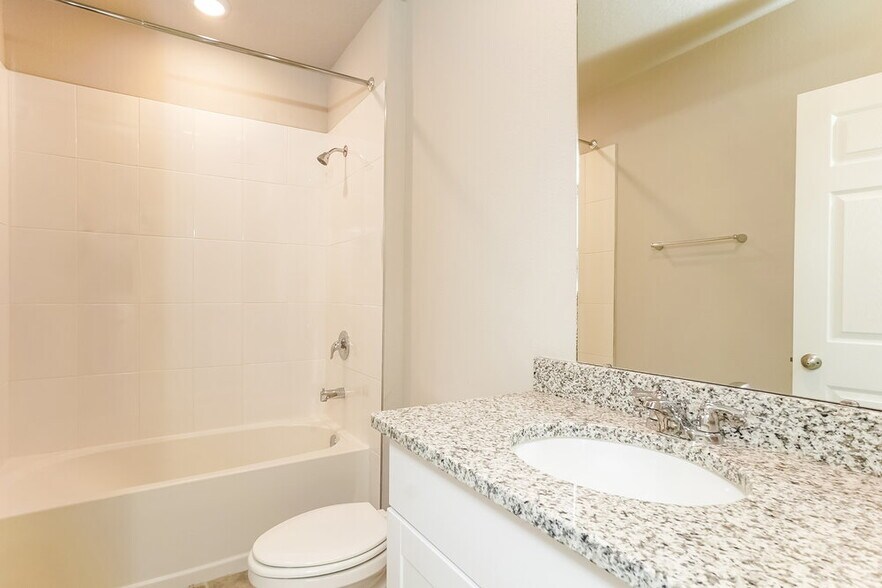 Building Photo - 5292 Sanders Oak Trl