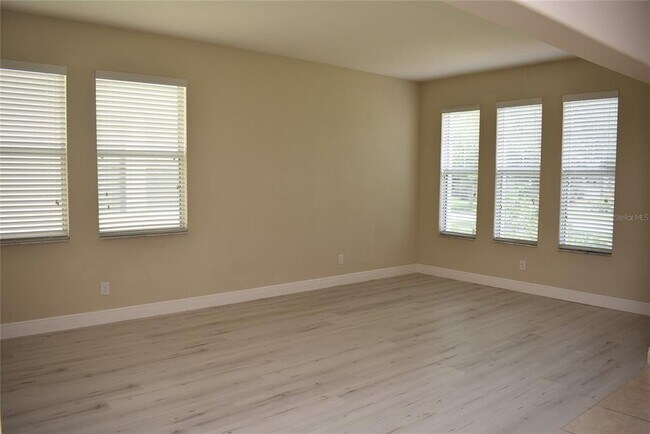 Building Photo - 5060 Creekside Park Ave
