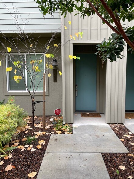 Building Photo - 158 Uptown Cir