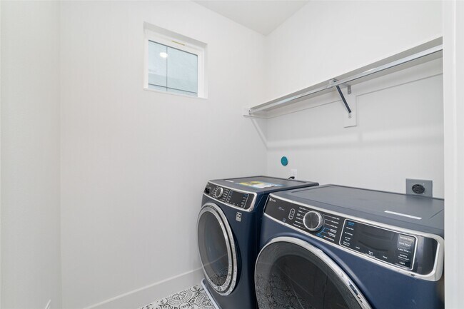Building Photo - 3007 Ventas Dr