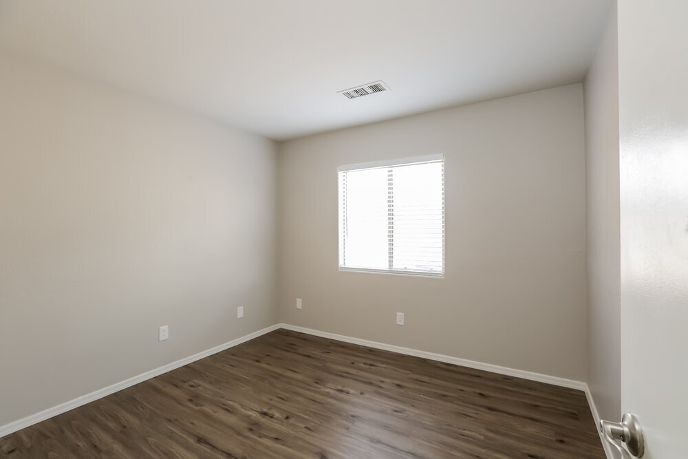 Building Photo - 5802 S 54th Ln