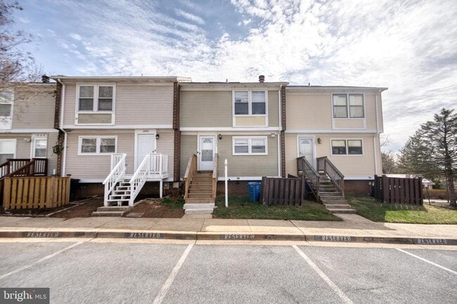 Building Photo - 13003 Trailside Way