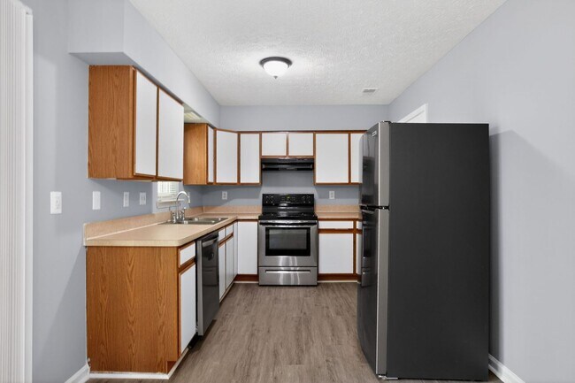 Building Photo - 3 Bedroom Townhouse King George