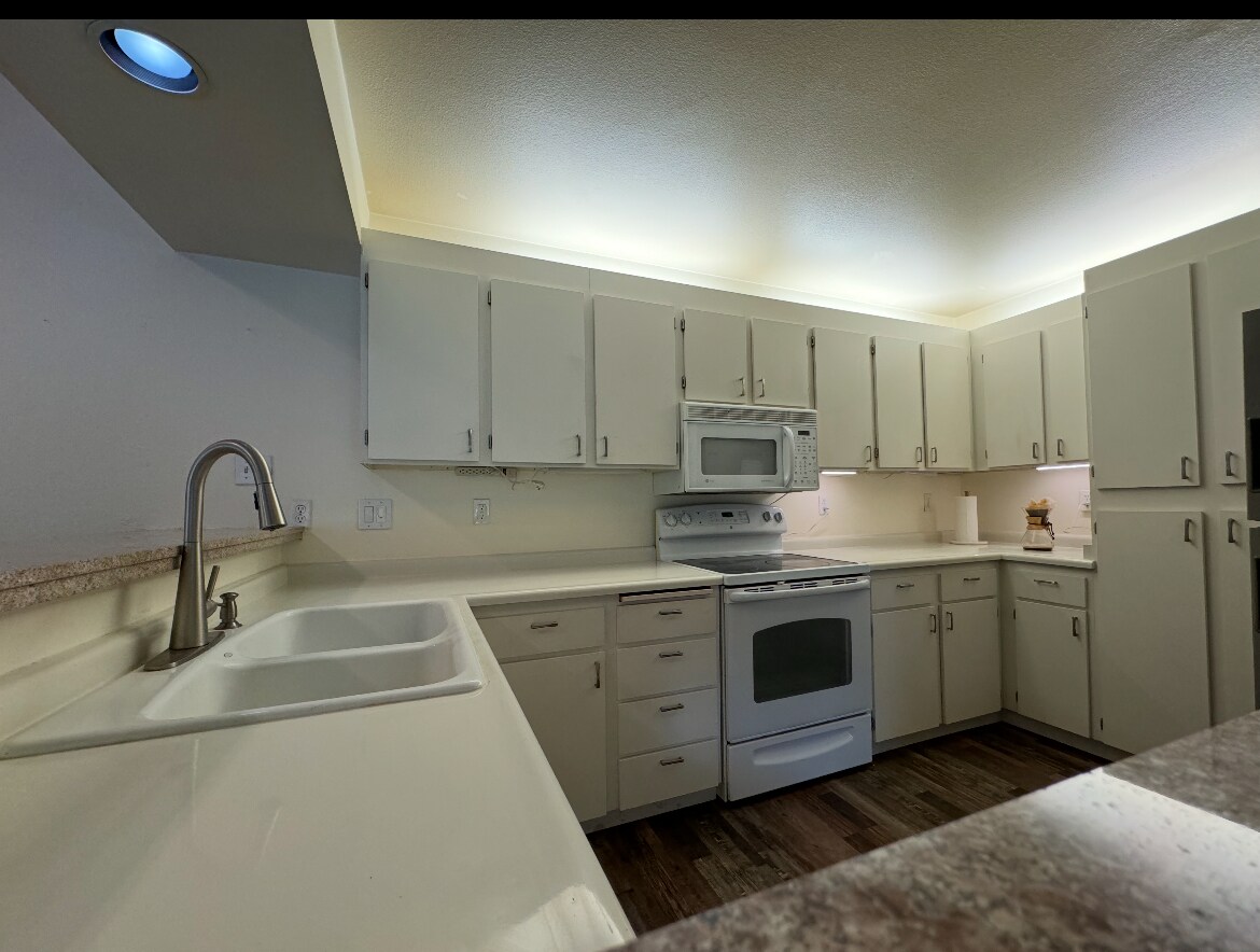 Building Photo - 5064 Foothills Dr