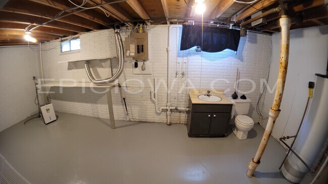 Building Photo - 5808 Underwood Ave SW