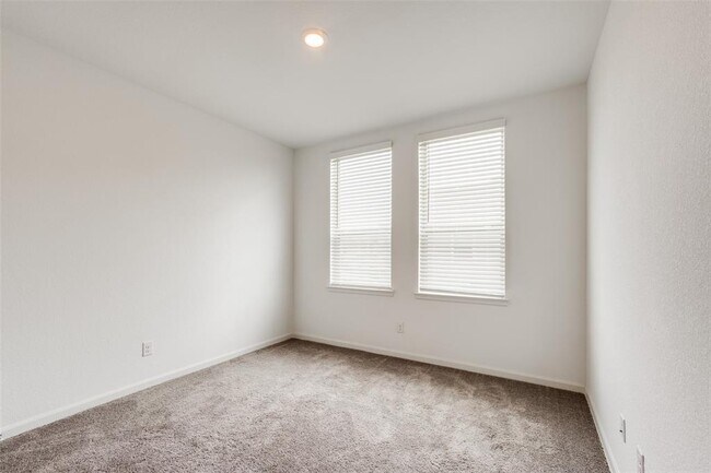 Building Photo - 1619 Ryon Falls Dr