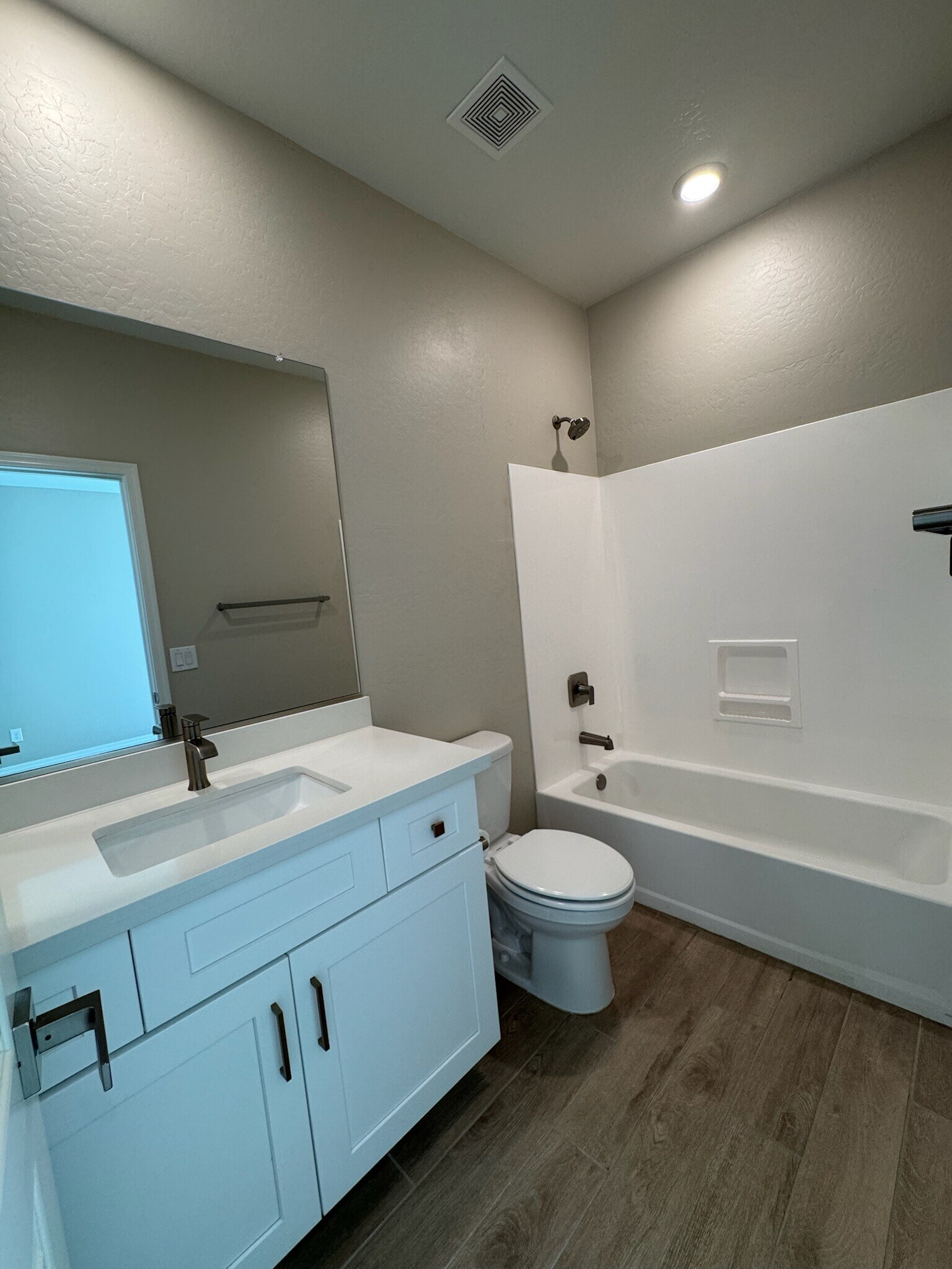 Building Photo - 277 E Azalea Dr