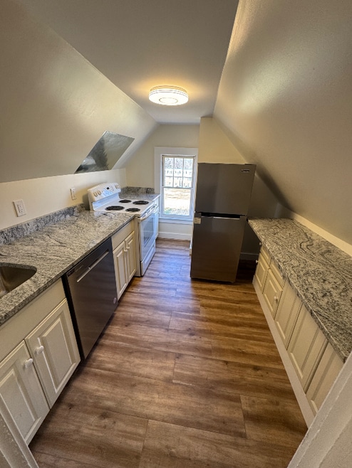 Building Photo - 79 College St