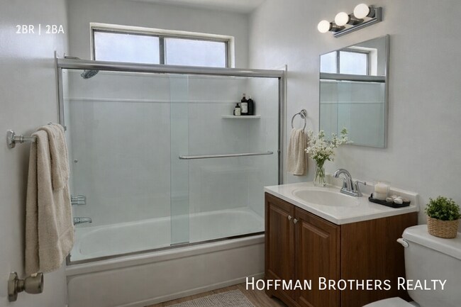 Building Photo - 5130 Yarmouth Ave