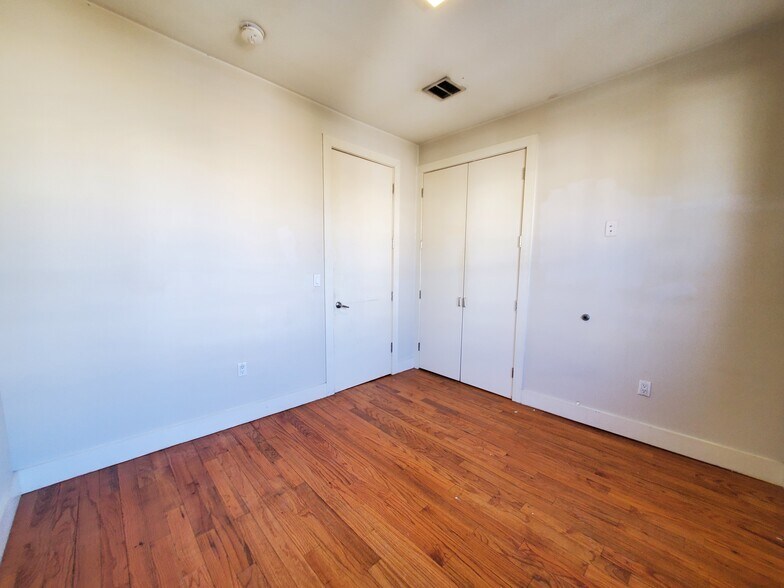 152 Boyd Ave 2B - 154 Boyd Ave