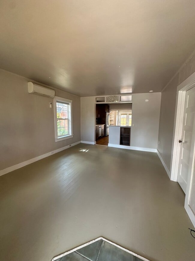 Building Photo - Charming 2 Bed / 2 Bath Home in Prime Westside Bend Location