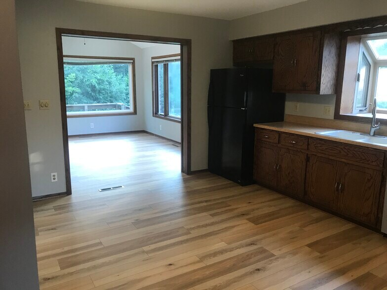 Kitchen - 2711 Albany Ct