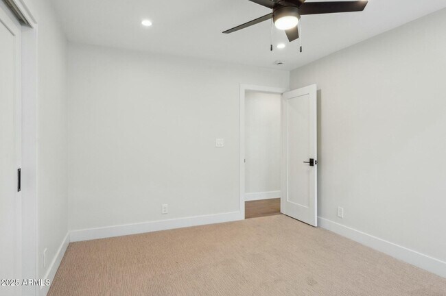 Building Photo - 9626 N 17th Pl