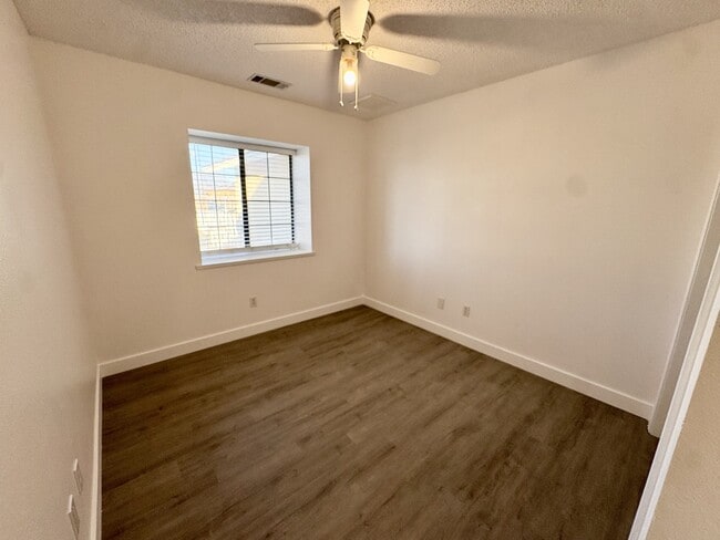 Building Photo - 9808 Susan Ave