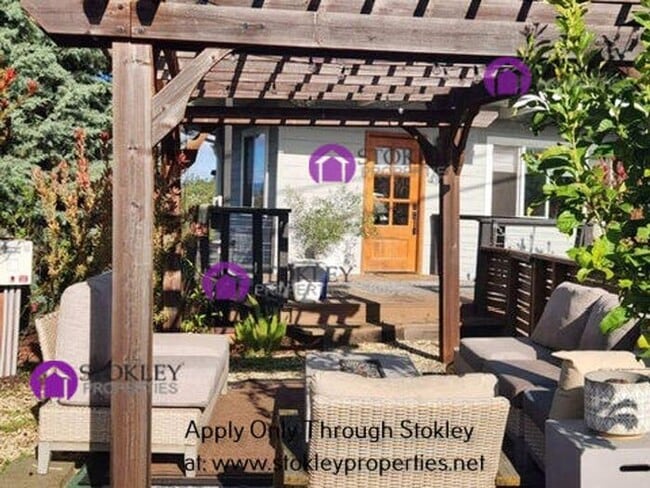 Building Photo - 4311 Fairway Dr