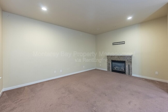 Building Photo - 594 Lopez Ave