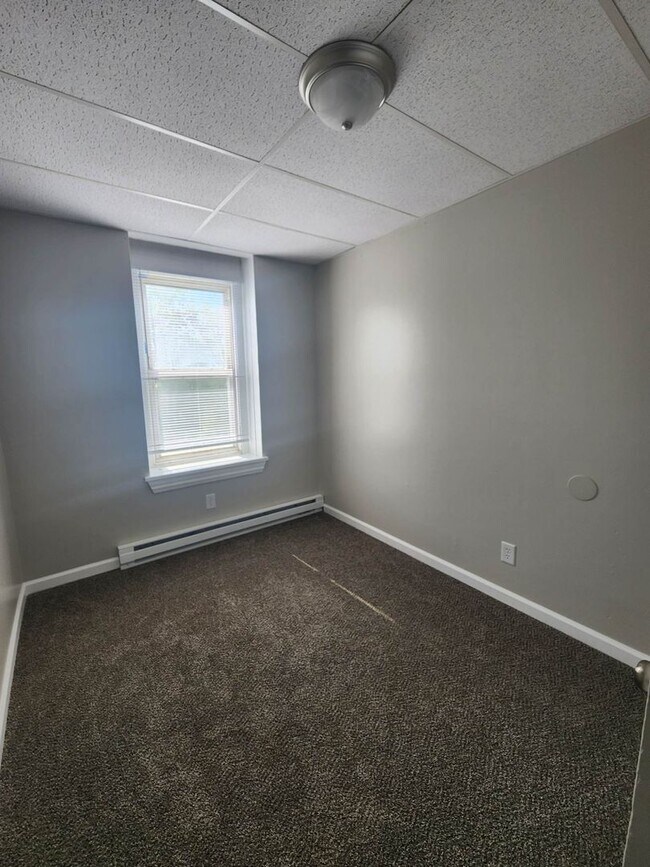 Building Photo - Utilities included!