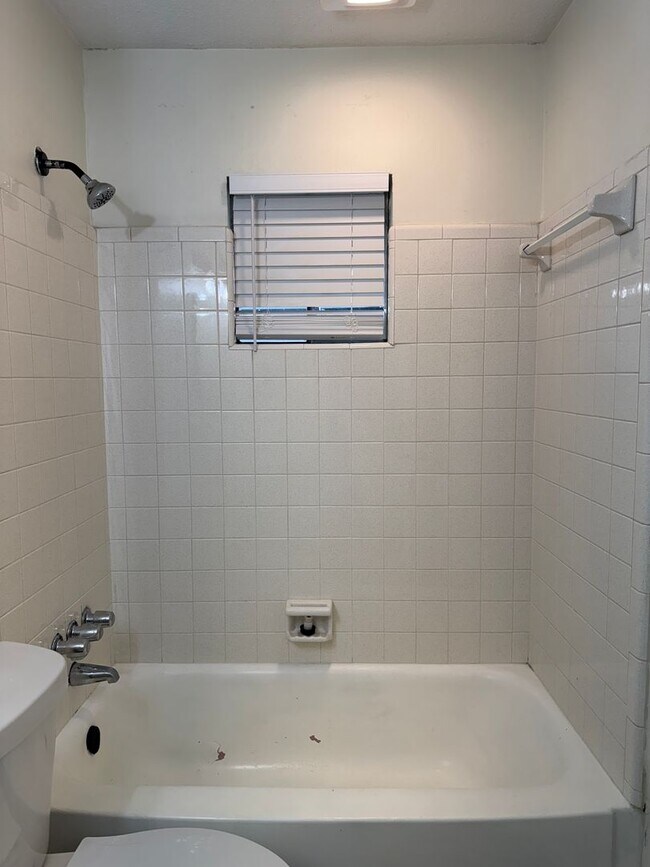 Building Photo - 1100 S Willow St