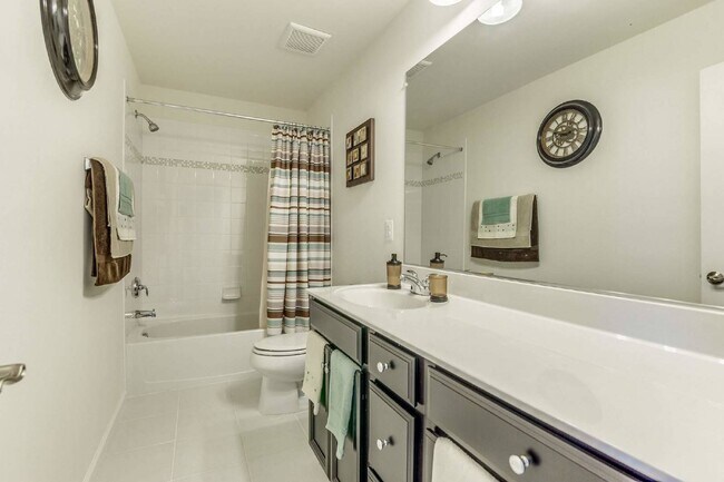 Building Photo - 3-bedroom, 2.5-bathroom condo with a great open-concept main level.
