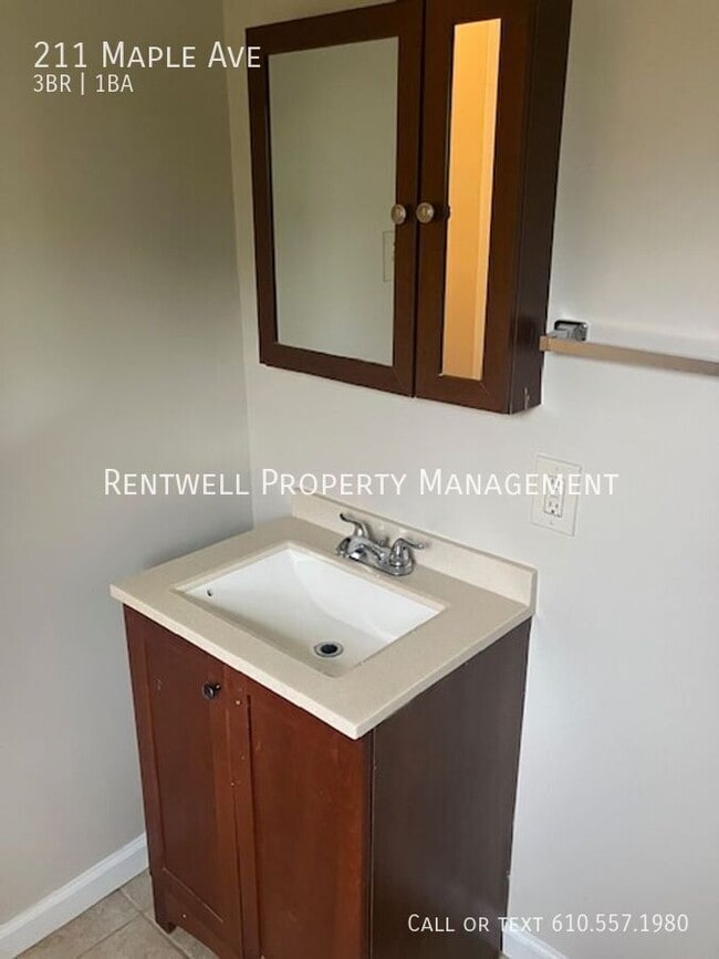 Building Photo - 211 Maple Ave