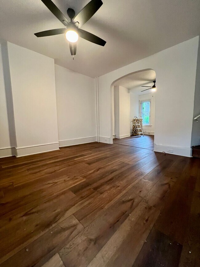 Building Photo - Stunning 3-Bedroom Townhome in Carroll Park! Available NOW!