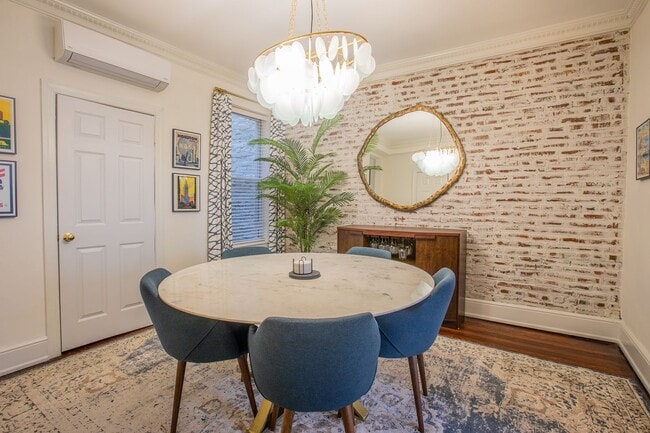 Building Photo - Stunning 2 BR/2 BA Condo in Dupont Circle!