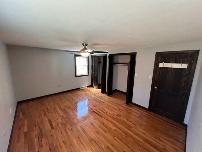 Building Photo - Check out this 3 bedroom 3 bath home for lease