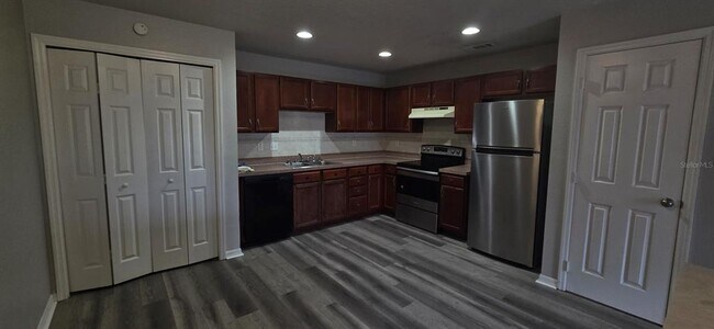 Building Photo - 2911 SE 52nd Ave