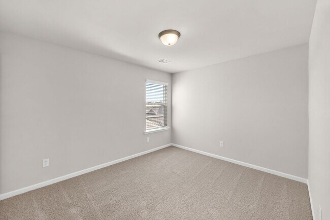 Building Photo - 512 Serena Trl