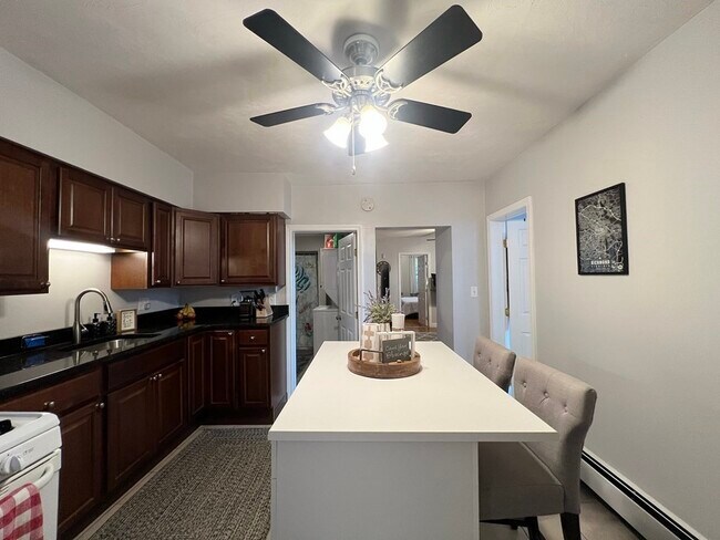 Building Photo - 126 Everett St