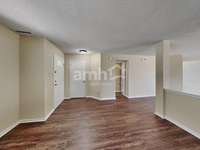 Building Photo - 711 Thornwood Ct