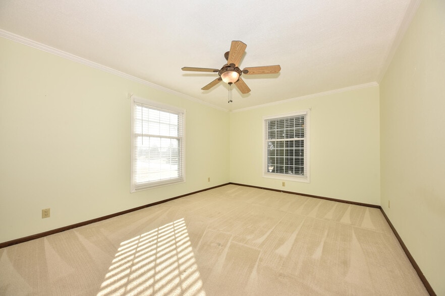 Building Photo - 2076 Chateau Ct