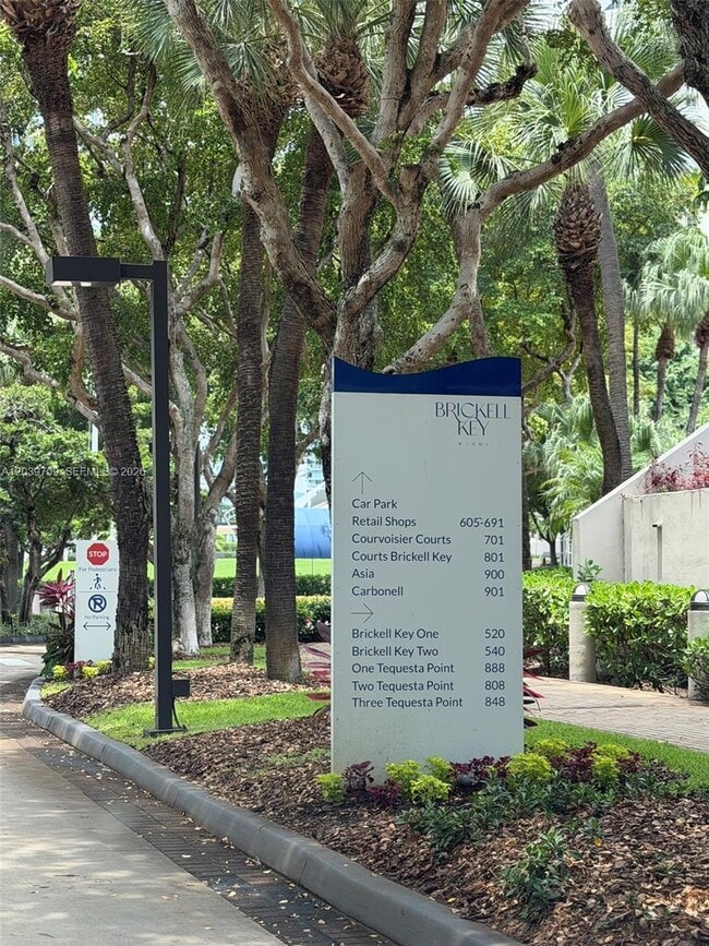 Building Photo - 540 Brickell Key Dr