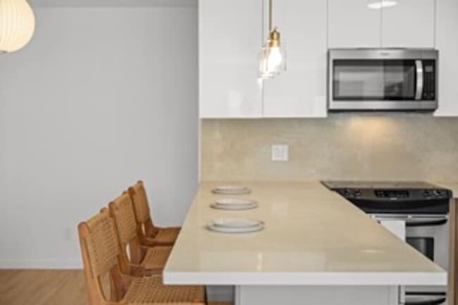 Building Photo - Windward Estates #M102