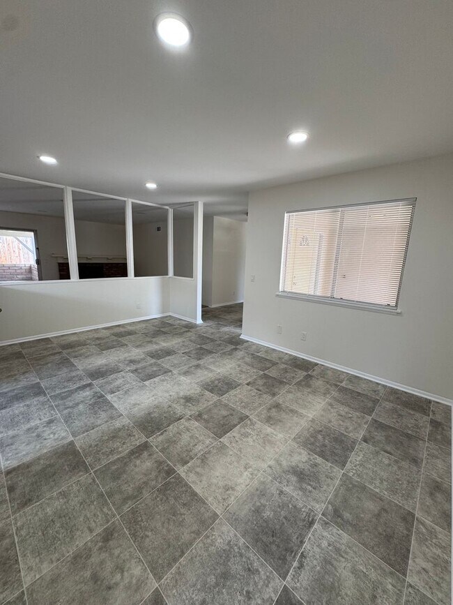 Building Photo - Bright and Updated Camarillo Home with Fireplace and Outdoor Living